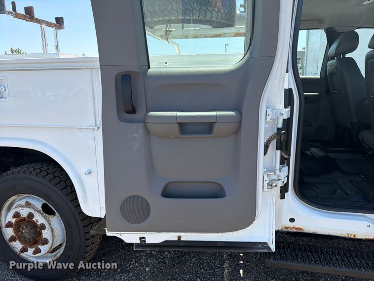image for item FB5061 2011 Chevrolet Silverado 3500HD Ext. Cab utility bed pickup truck
