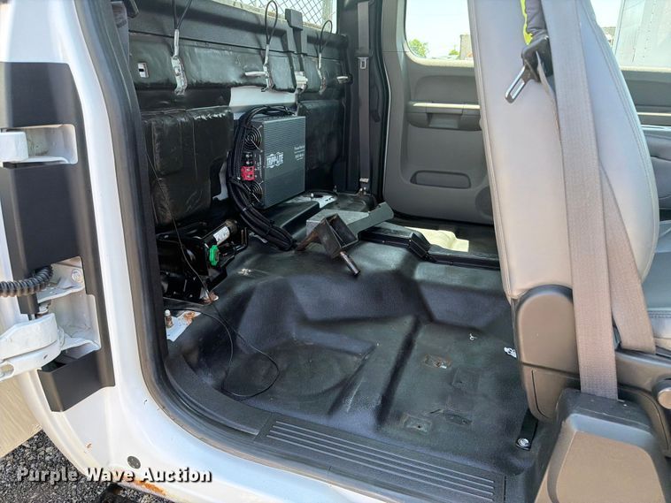 image for item FB5061 2011 Chevrolet Silverado 3500HD Ext. Cab utility bed pickup truck