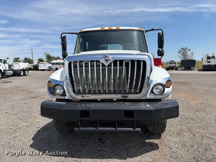 image for item FB5068 2015 International WorkStar 7400 Crew Cab flatbed truck