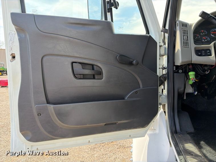 image for item FB5068 2015 International WorkStar 7400 Crew Cab flatbed truck