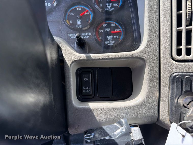 image for item FB5068 2015 International WorkStar 7400 Crew Cab flatbed truck