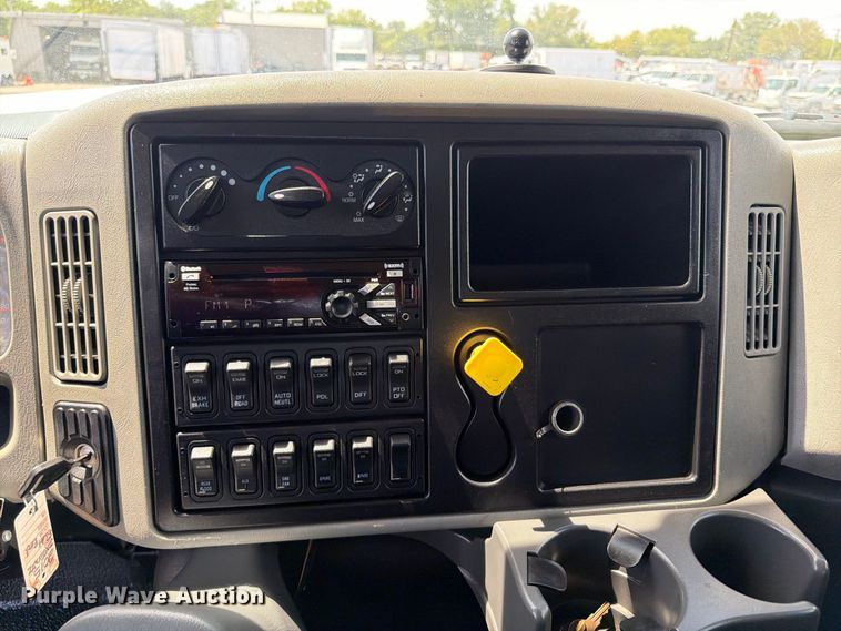 image for item FB5068 2015 International WorkStar 7400 Crew Cab flatbed truck