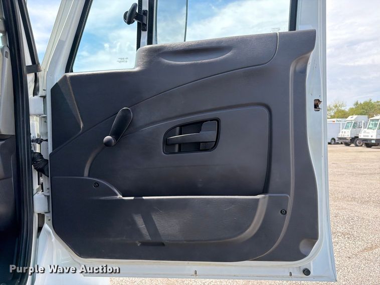 image for item FB5068 2015 International WorkStar 7400 Crew Cab flatbed truck
