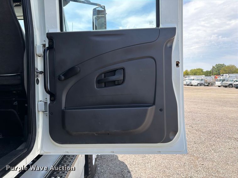 image for item FB5068 2015 International WorkStar 7400 Crew Cab flatbed truck
