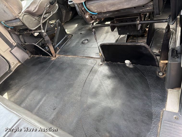 image for item FB5068 2015 International WorkStar 7400 Crew Cab flatbed truck