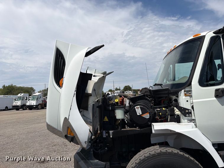 image for item FB5068 2015 International WorkStar 7400 Crew Cab flatbed truck