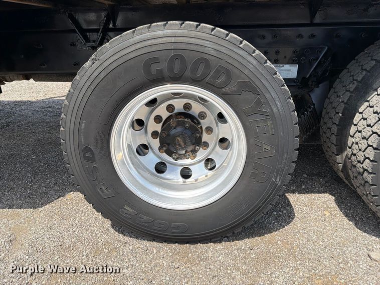 image for item FB5068 2015 International WorkStar 7400 Crew Cab flatbed truck