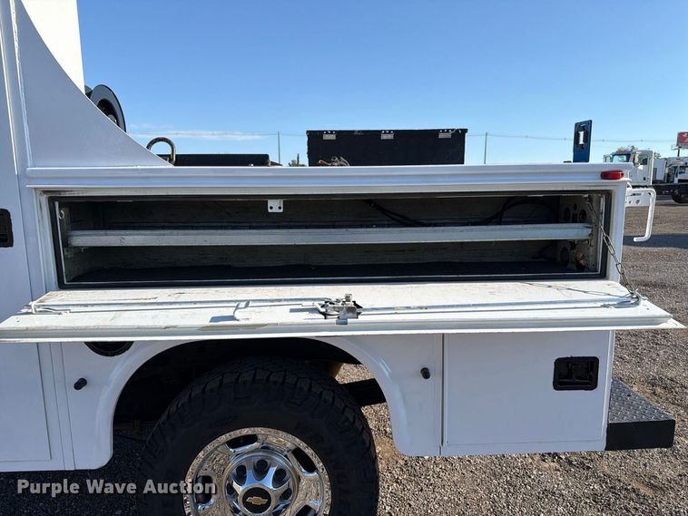image for item FB5073 2015 Chevrolet Silverado 2500HD Ext. Cab utility bed pickup truck