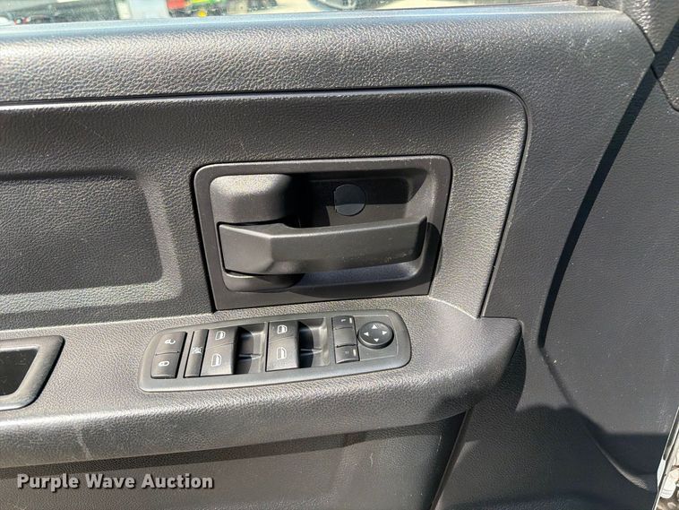 image for item FB5087 2013 RAM 5500 Heavy Duty Crew Cab utility / service truck