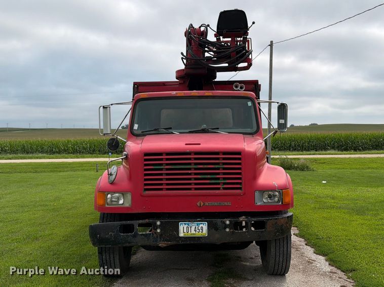 image for item FB5926 1996 International 4700 grapple truck