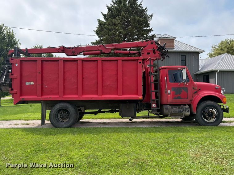 image for item FB5926 1996 International 4700 grapple truck