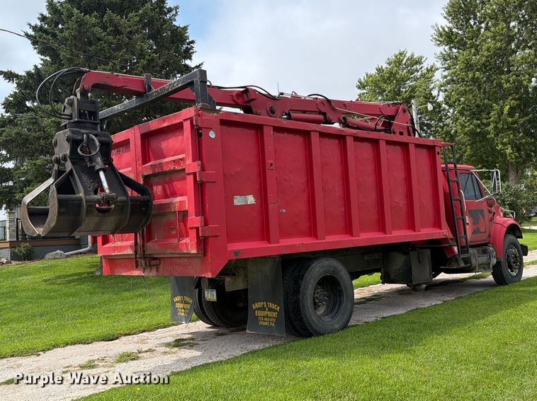 image for item FB5926 1996 International 4700 grapple truck