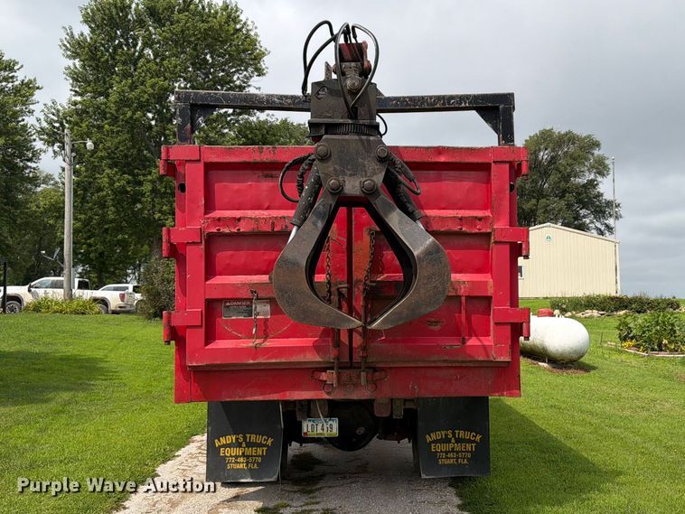 image for item FB5926 1996 International 4700 grapple truck