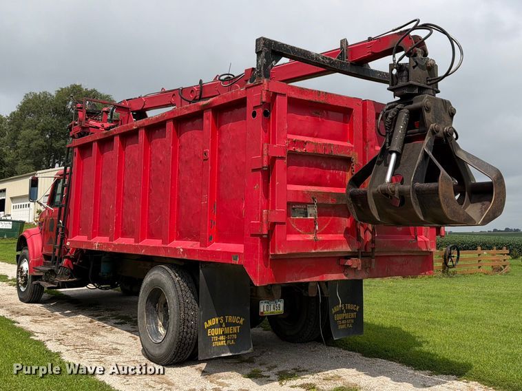 image for item FB5926 1996 International 4700 grapple truck