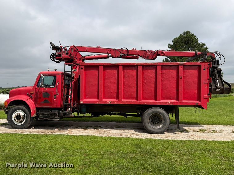image for item FB5926 1996 International 4700 grapple truck