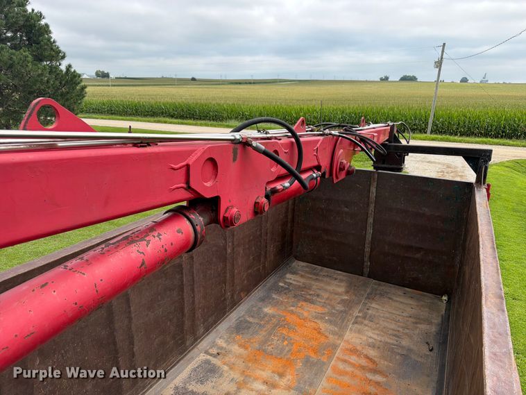 image for item FB5926 1996 International 4700 grapple truck