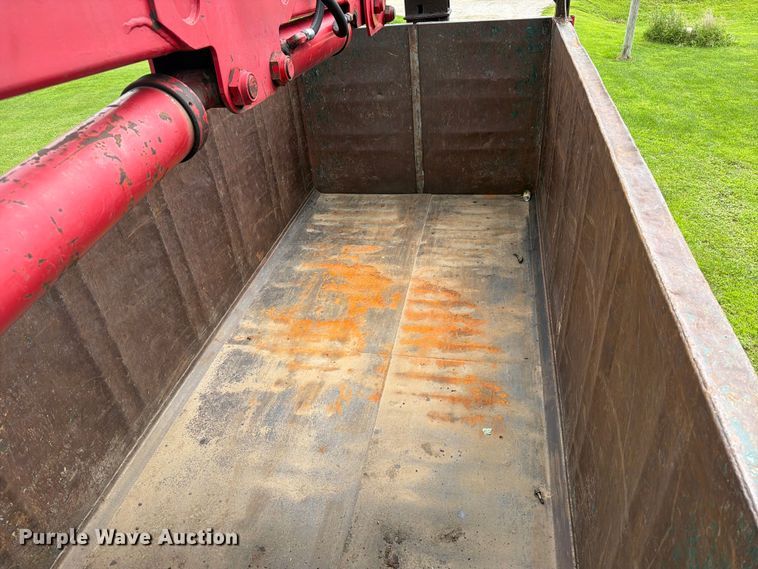 image for item FB5926 1996 International 4700 grapple truck