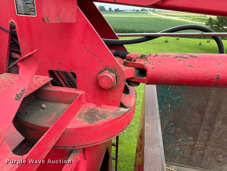 image for item FB5926 1996 International 4700 grapple truck