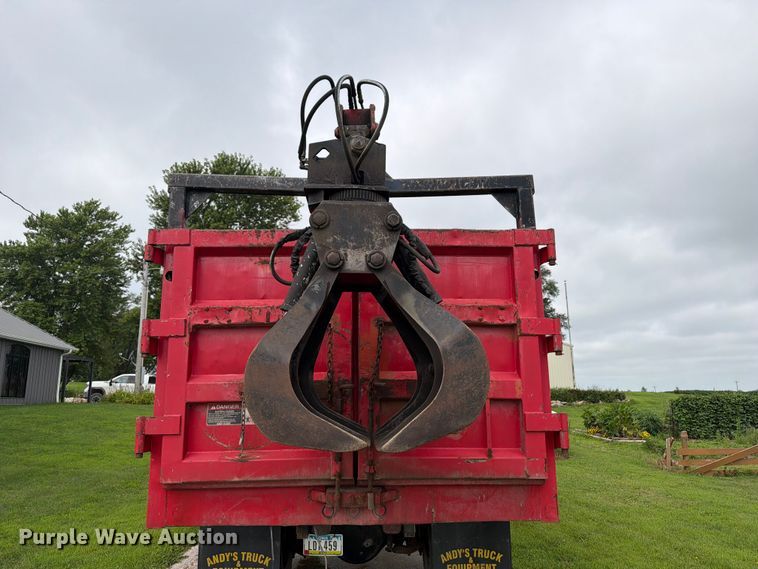 image for item FB5926 1996 International 4700 grapple truck