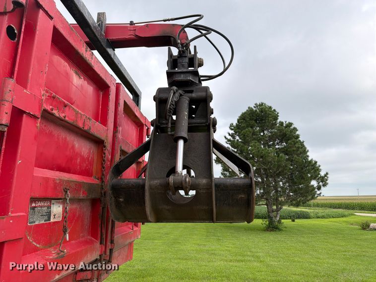 image for item FB5926 1996 International 4700 grapple truck