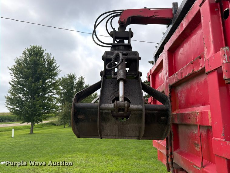 image for item FB5926 1996 International 4700 grapple truck