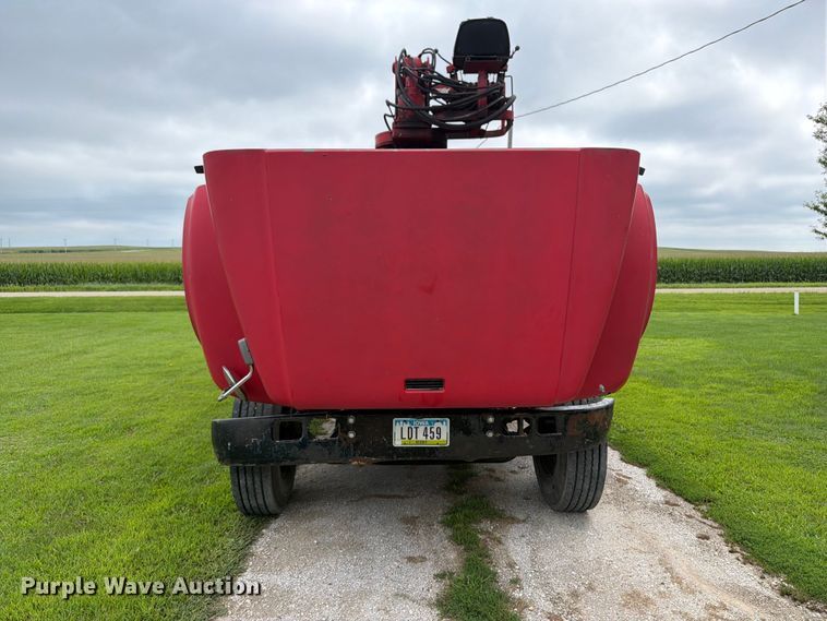 image for item FB5926 1996 International 4700 grapple truck