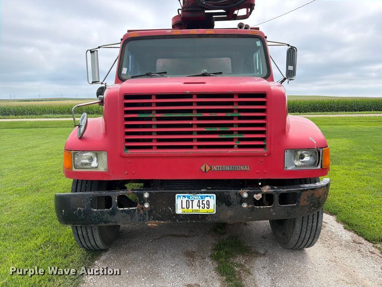 image for item FB5926 1996 International 4700 grapple truck