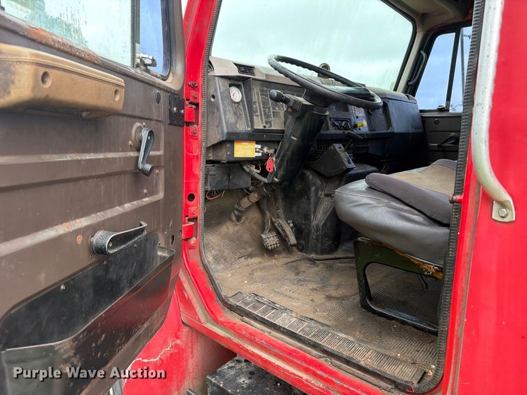 image for item FB5926 1996 International 4700 grapple truck