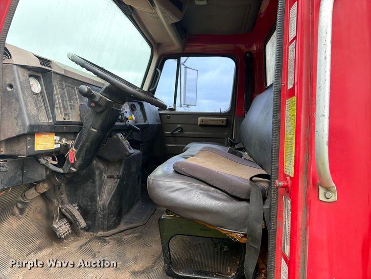 image for item FB5926 1996 International 4700 grapple truck
