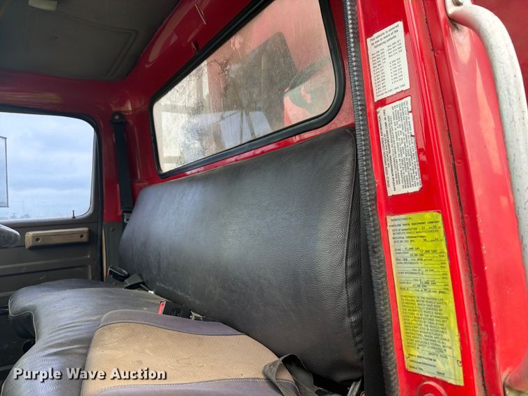 image for item FB5926 1996 International 4700 grapple truck
