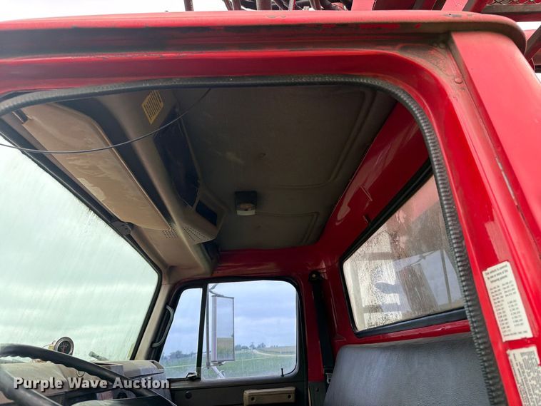 image for item FB5926 1996 International 4700 grapple truck