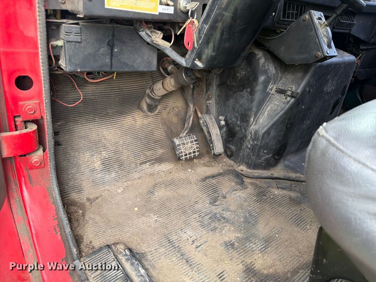 image for item FB5926 1996 International 4700 grapple truck