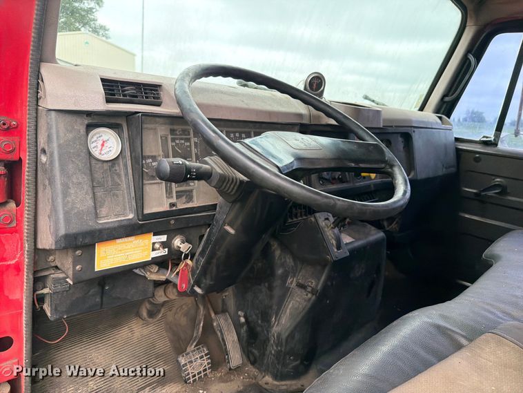 image for item FB5926 1996 International 4700 grapple truck