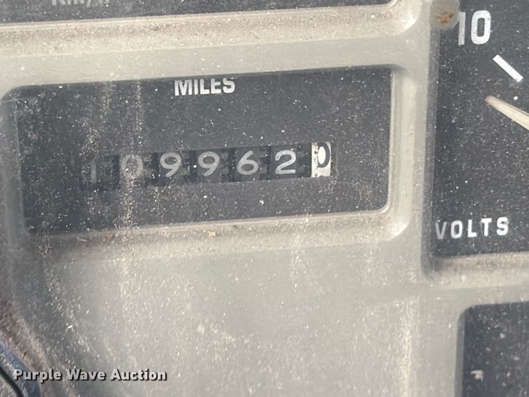 image for item FB5926 1996 International 4700 grapple truck