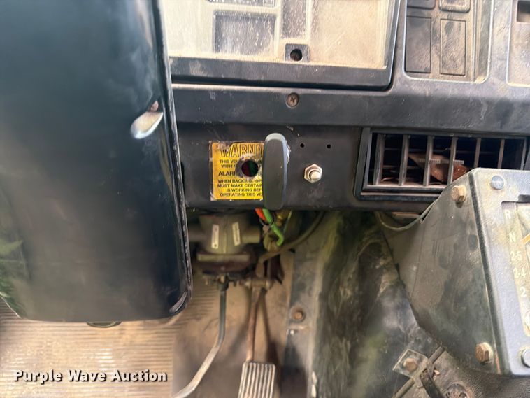 image for item FB5926 1996 International 4700 grapple truck