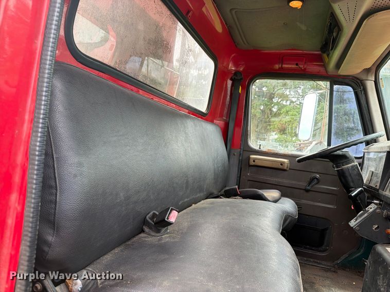 image for item FB5926 1996 International 4700 grapple truck
