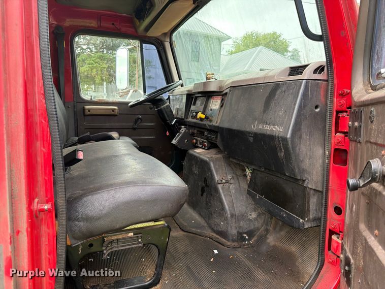 image for item FB5926 1996 International 4700 grapple truck