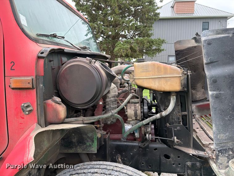 image for item FB5926 1996 International 4700 grapple truck