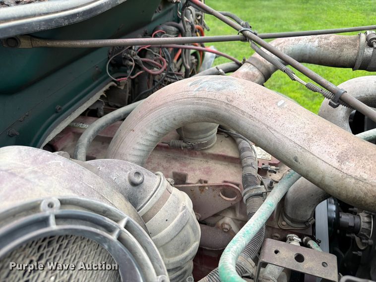 image for item FB5926 1996 International 4700 grapple truck