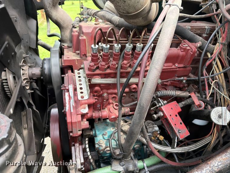 image for item FB5926 1996 International 4700 grapple truck