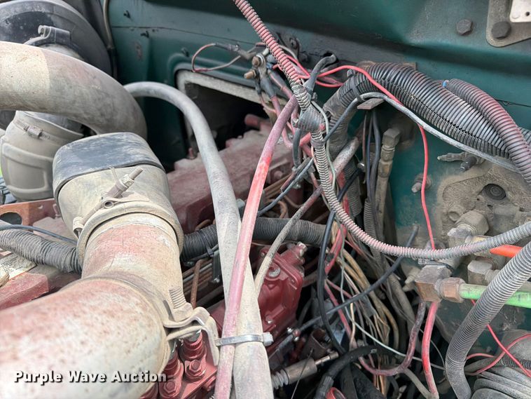image for item FB5926 1996 International 4700 grapple truck