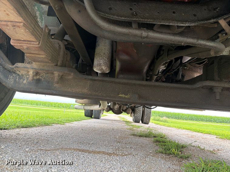 image for item FB5926 1996 International 4700 grapple truck