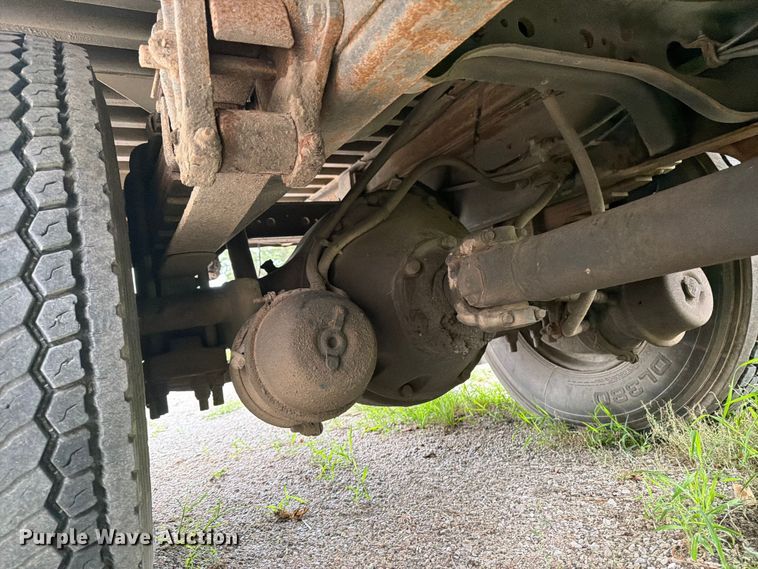 image for item FB5926 1996 International 4700 grapple truck