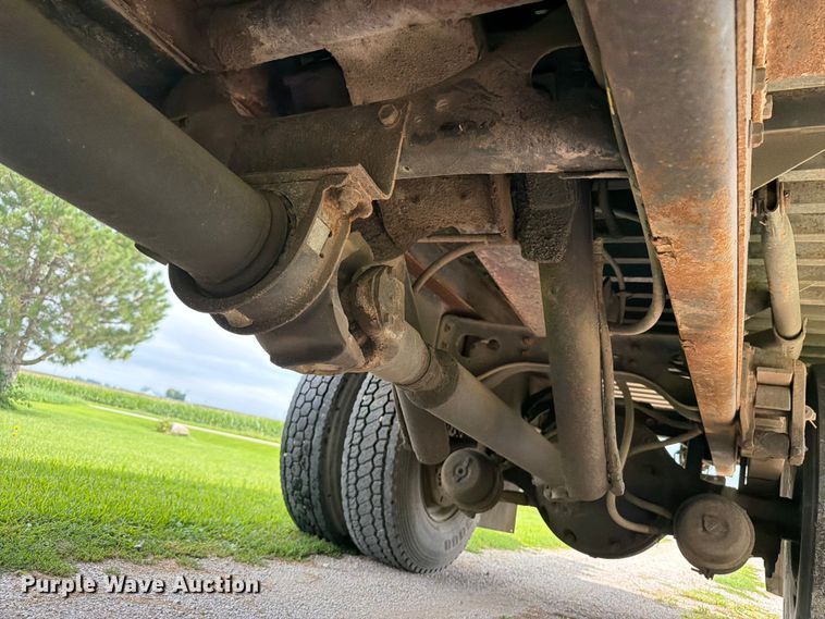 image for item FB5926 1996 International 4700 grapple truck
