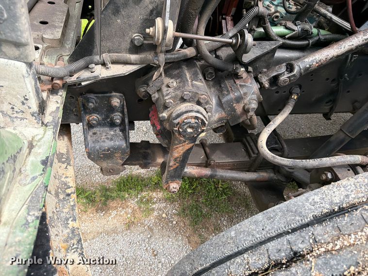 image for item FB5926 1996 International 4700 grapple truck