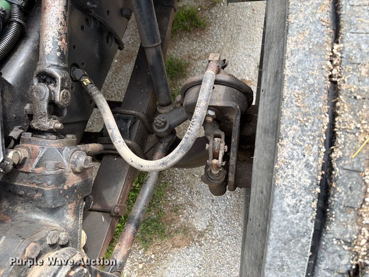 image for item FB5926 1996 International 4700 grapple truck