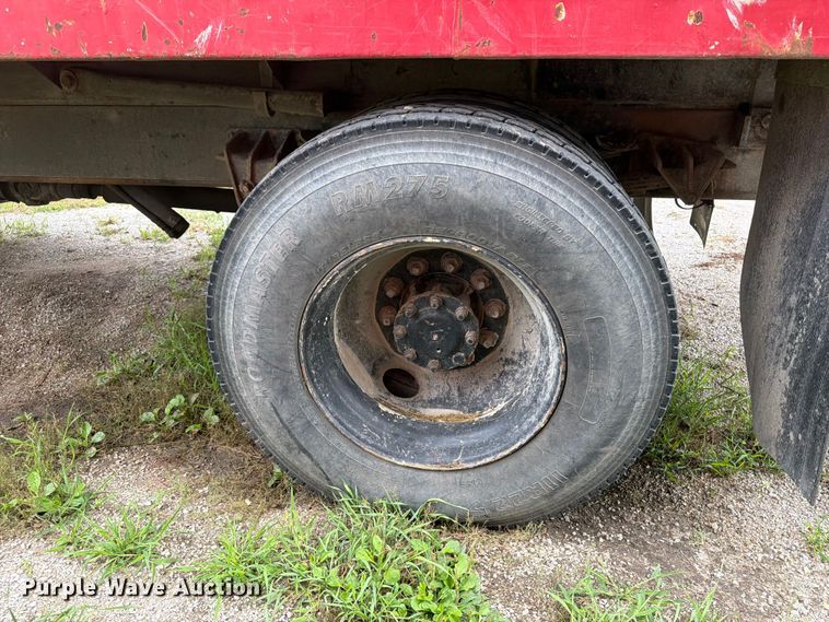 image for item FB5926 1996 International 4700 grapple truck