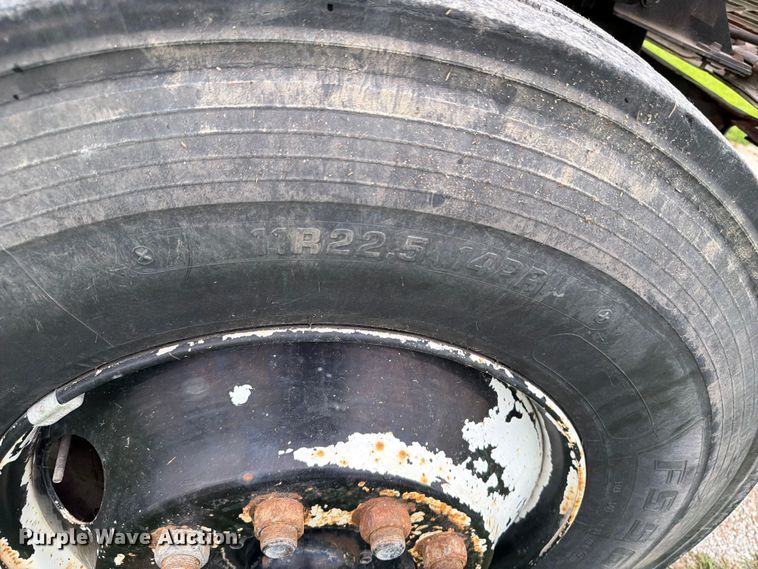 image for item FB5926 1996 International 4700 grapple truck