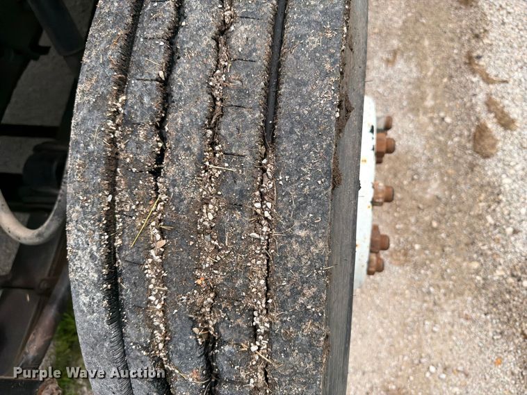 image for item FB5926 1996 International 4700 grapple truck