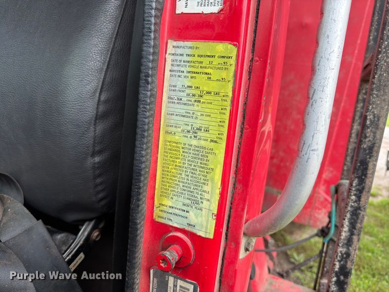 image for item FB5926 1996 International 4700 grapple truck